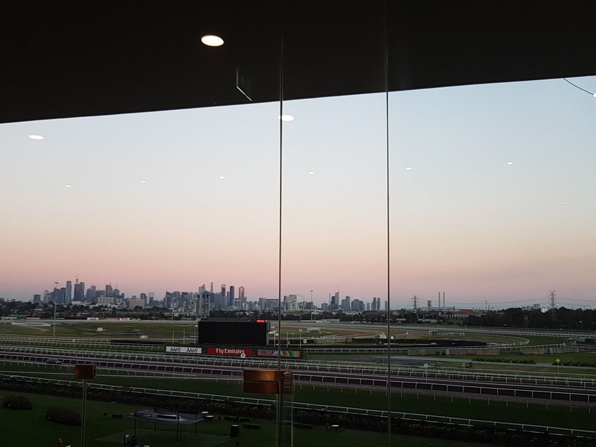 handicapperNo1's tweet photo. Good day at headquarters #terrace #Flemington #7course @FlemingtonVRC https://t.co/MUvoblYCMZ