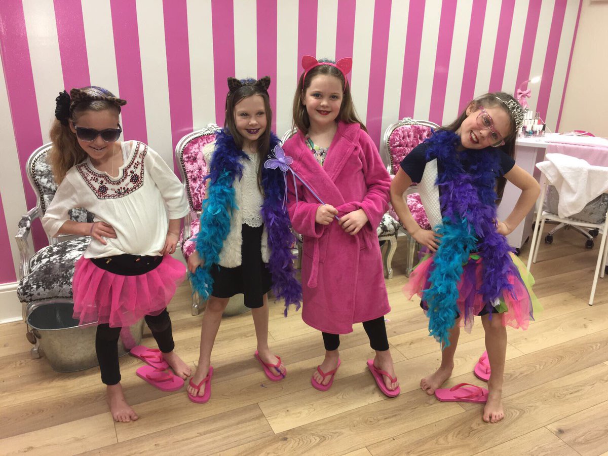 PamperOne's tweet photo. The #weather is awful but we're all ready to put a smile on some lovely little ladies faces! #pamperparty #pampering #pamperpartyforgirls https://t.co/tkknSeB5eN