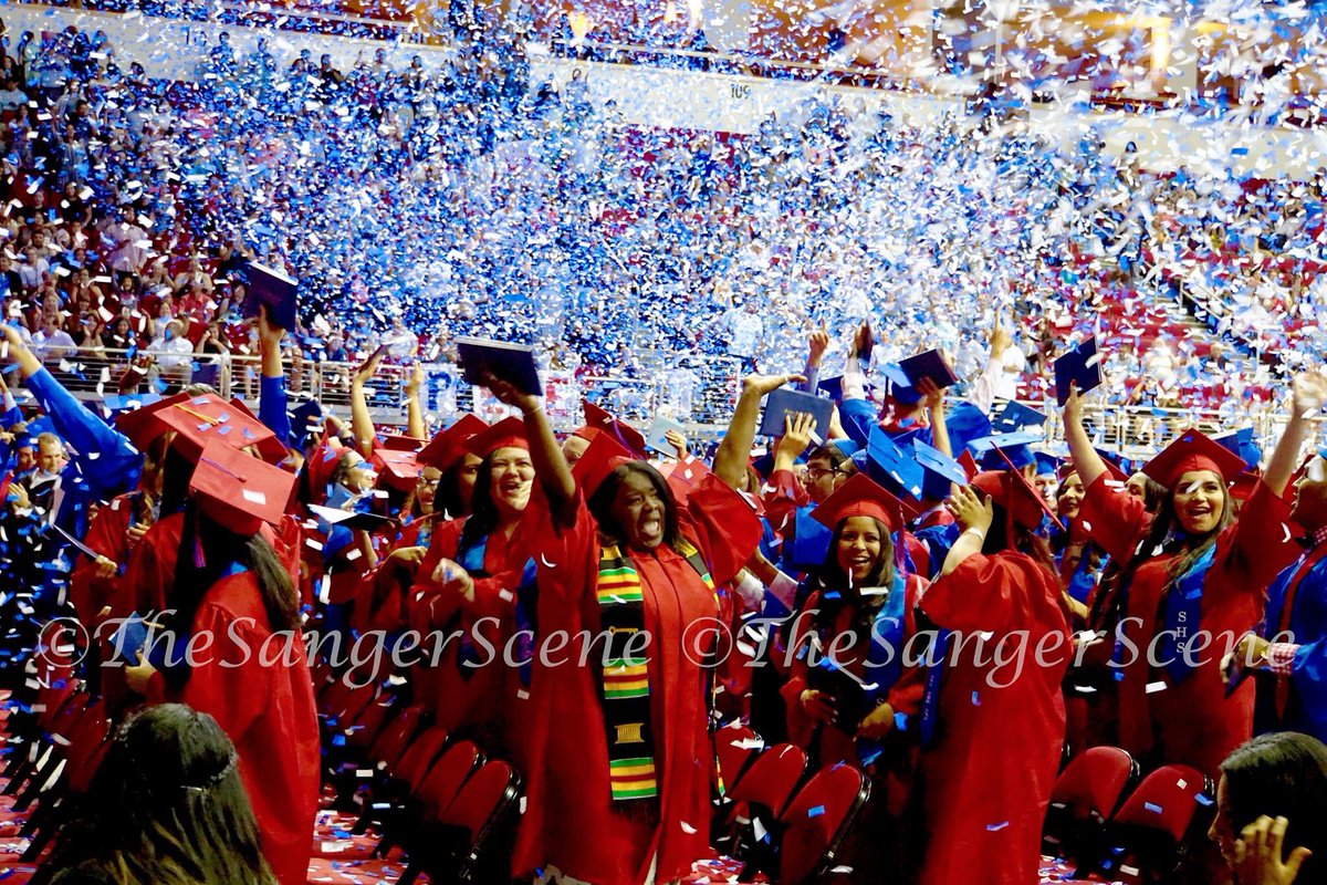 thesangerscene's tweet photo. Congratulations to the Sanger High Class of 2017. They graduated this evening. #realizesanger https://t.co/Fdhadmrq8t