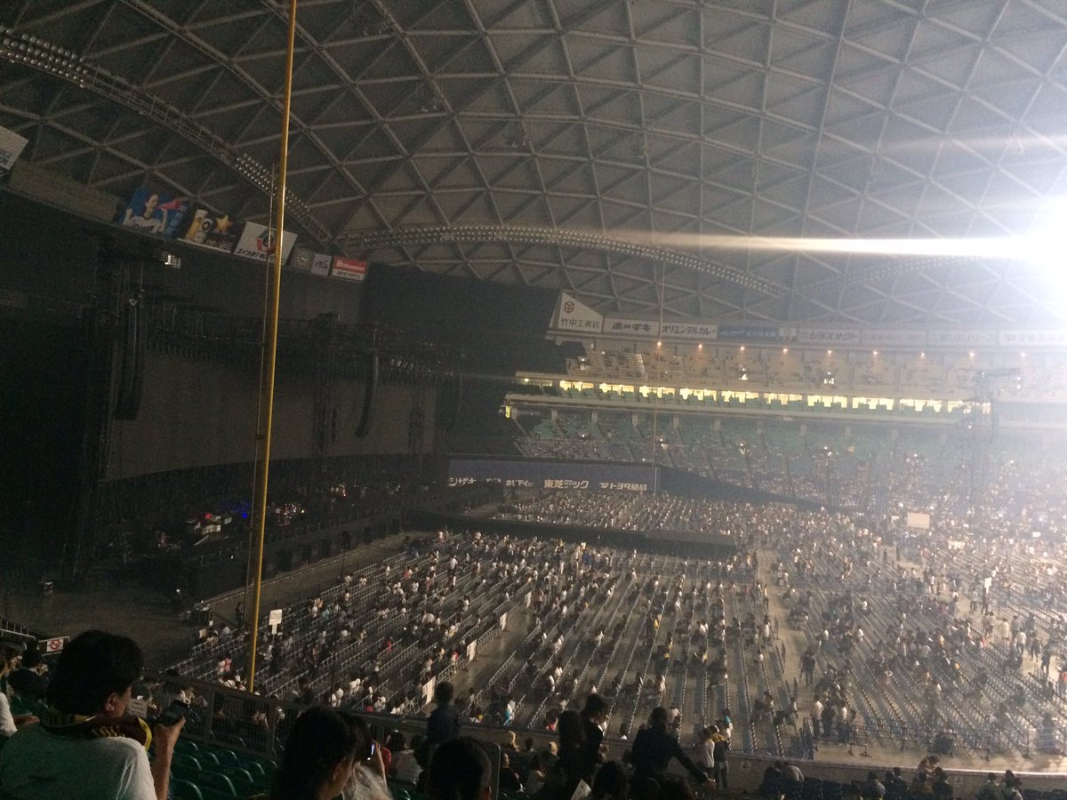 ユキ Ar Twitter ナゴヤドームでミスチルなう 開演中のみ 写真撮影禁止とのアナウンスがあったので 開演前の今の時間に思いっきり撮ってみた