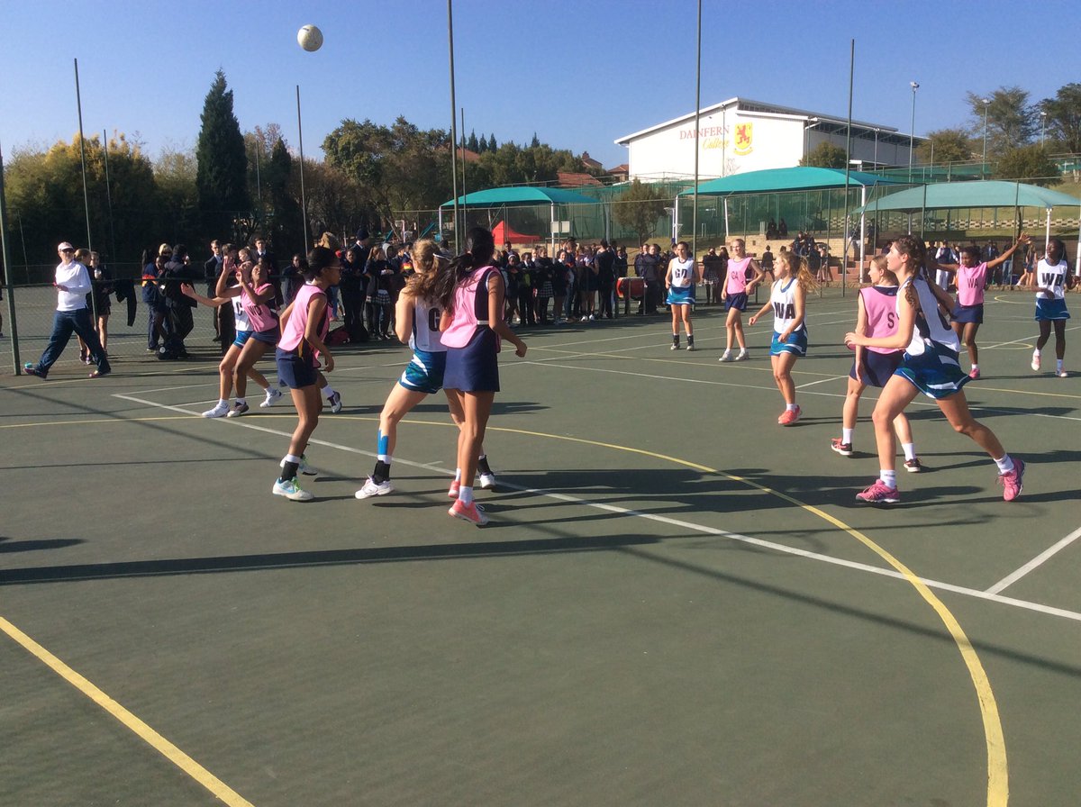 beaulieucollege's tweet photo. Halftime at the 1st Team Netball game. @beaulieucollege 14-11 @DainfernCollege #bcderbys17 https://t.co/kZMa7LJcQV