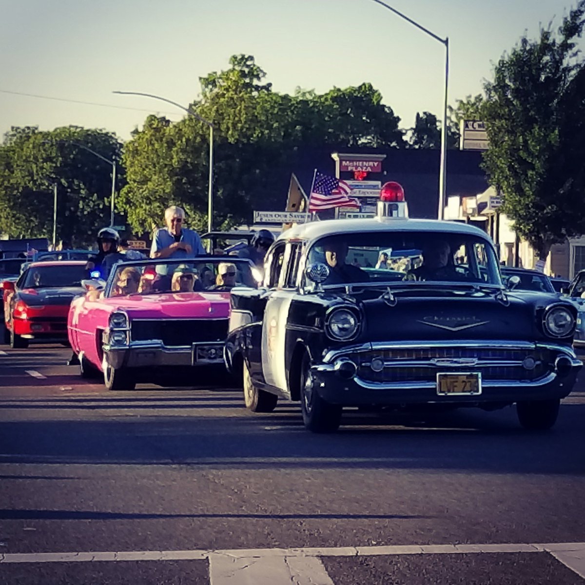 LindaBMumma's tweet photo. The moment you realize @ModestoPolice Chief Galen Carroll is in the car behind you blaring the siren... #NotPullingOver  #GrafittiParade https://t.co/yixYWPy6GQ