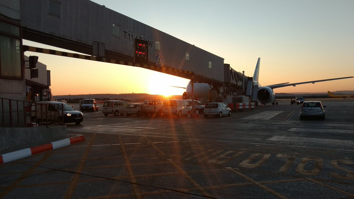 petergpmad's tweet photo. @weareunited at MAD waiting for UA163 to land. https://t.co/L3qj2HemNK