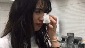 ___________2943's tweet photo. どんな時も一番に柚が泣いて、柚の涙がメンバーとファンの心を撃つ。そして柚の優しさがこれからのEGを救う気がする。 https://t.co/BPm18tI5sS