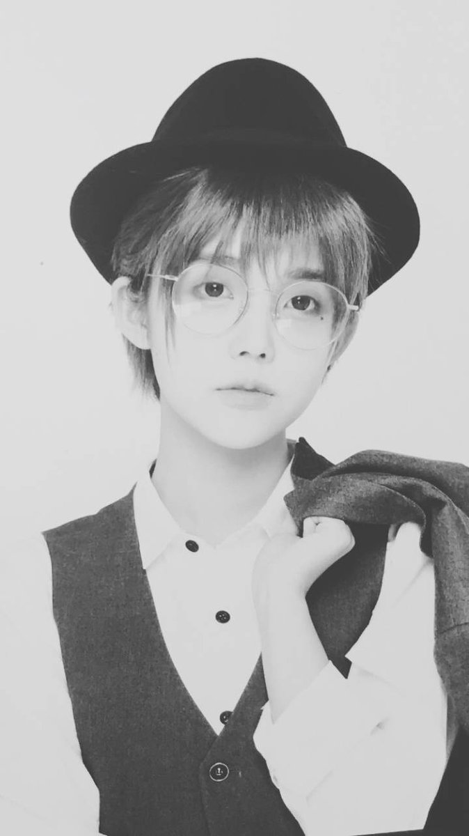 aa_QvQ's tweet photo. #snh48 team X杨韫玉 男装 https://t.co/pCcP9EyQ3h