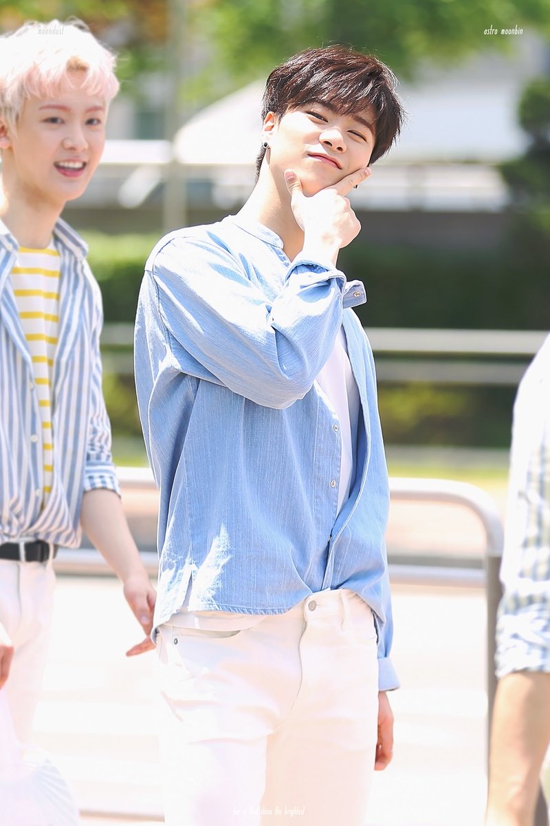 MDMB98's tweet photo. 🌙170610 음중 팬미팅
#아스트로 #ASTRO #문빈 #MOONBIN #Baby #ㅁㄷㅁㅂ @offclASTRO 
언제 봐도 참 좋아💙 https://t.co/lniQzeHhDq
