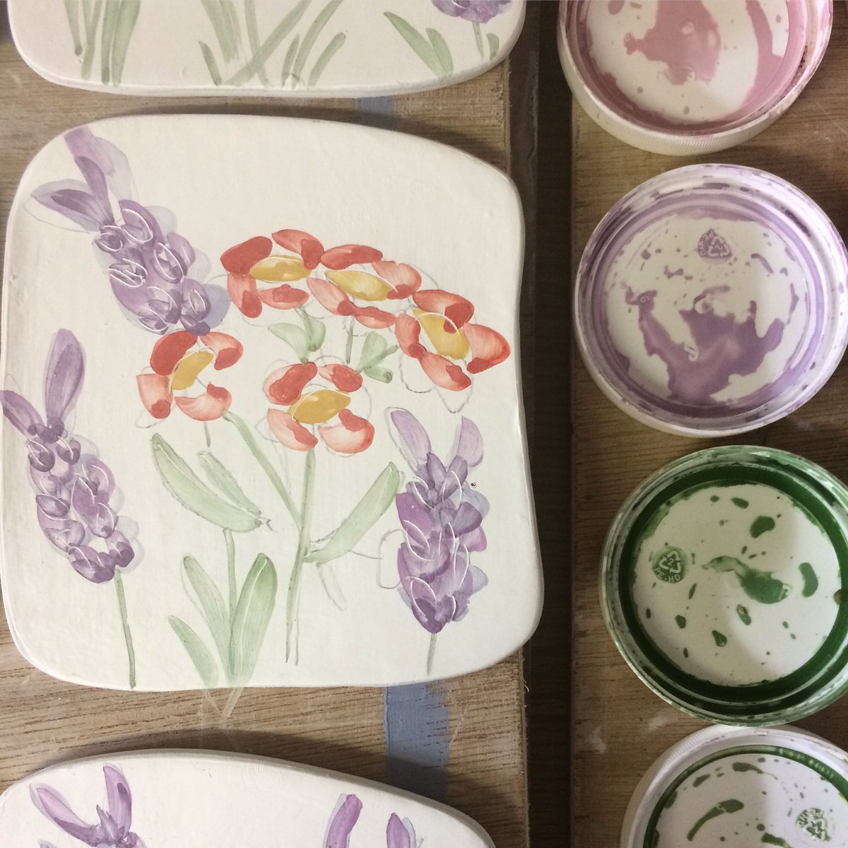 Fingers and toes crossed when I open the kiln today everything will look how it should 🤞🏼#karencodyceramics #creative #maker #art #homewares