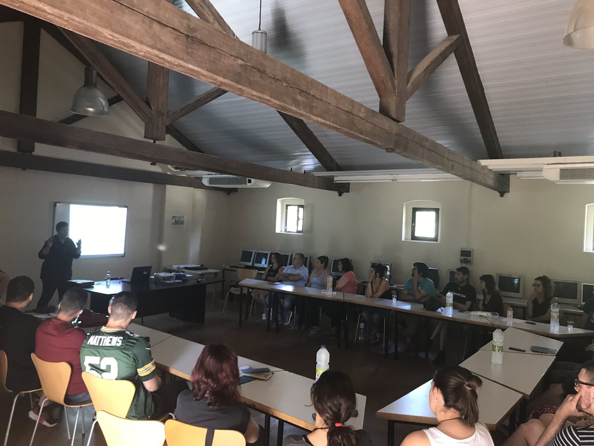 protocolbdv's tweet image. Gran nombre d'entitats presents avui a la formació @CJ_ObriuPas @decaraalacalle @DiablesBarbera @barberarookies @Ateneu_abril