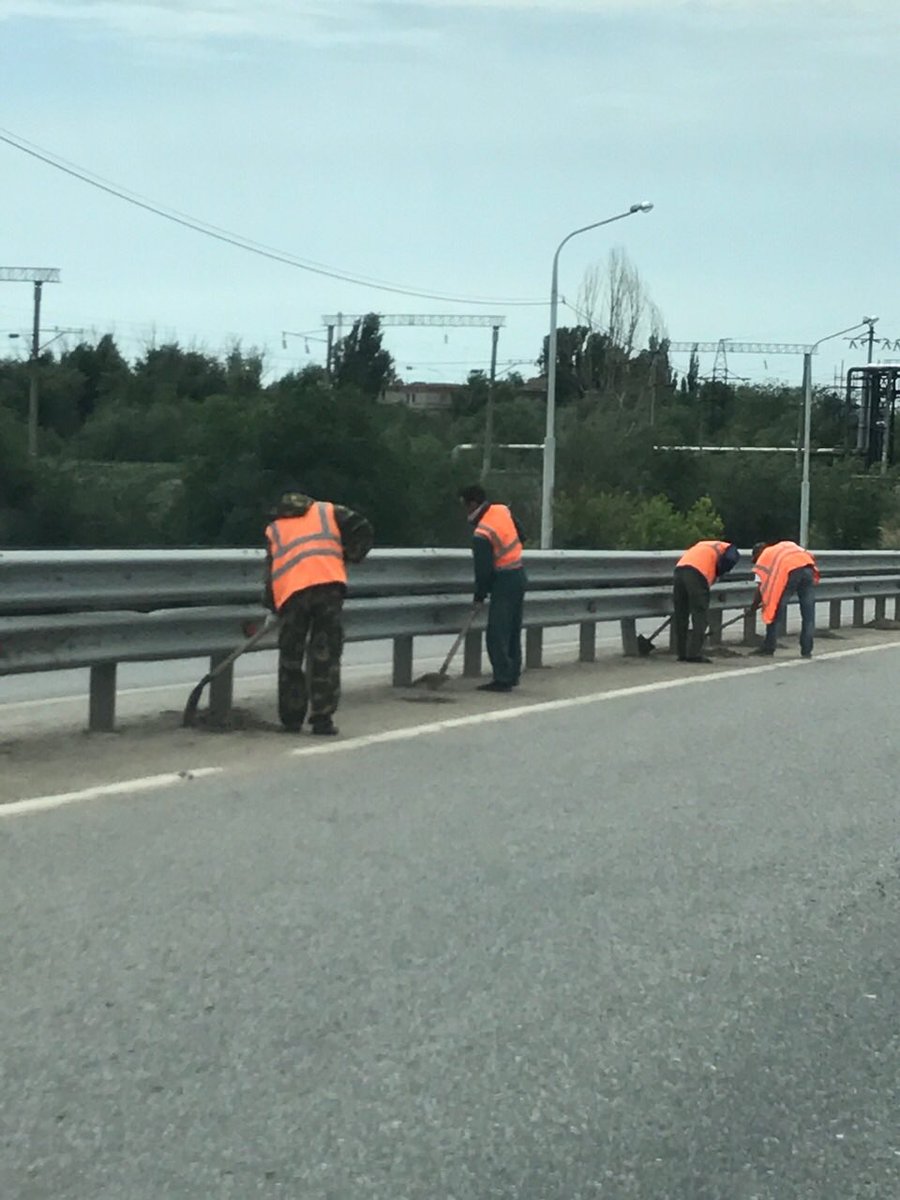 ajilkin's tweet photo. Минстрой во главе с министром...,если не могут контролировать работу подрядчиков, будут выполнят её сами. Следующие- администрация города)) https://t.co/RIOAdeGgjm