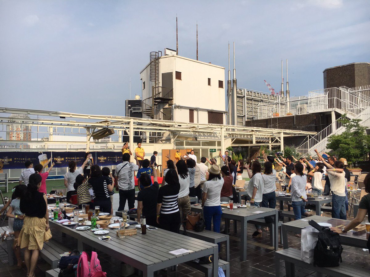 サンゴリアス君 Twitterren 渋谷 東急百貨店本店屋上で行われたプレミアムビアガーデン 塚本健太選手と飯野晃司選手も参加して大盛況となりました 8 ノ さぁ ジャパンも勝ったし 明日はいよいよサンゴリアスvsワラタス戦です ٩ ᐛ و