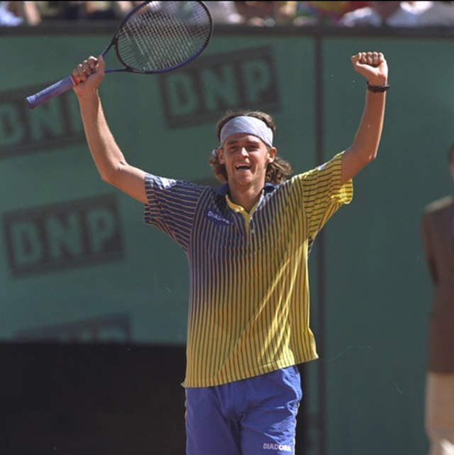 JArmandFTV's tweet photo. #RG17 🔙 #RG97
Guga, révélation de Roland-Garros 97. Souvenir de la magie de ce Tournoi.
Le Corcovado aux couleurs de sa tenue de l'époque 😄 https://t.co/20ijrvWYix