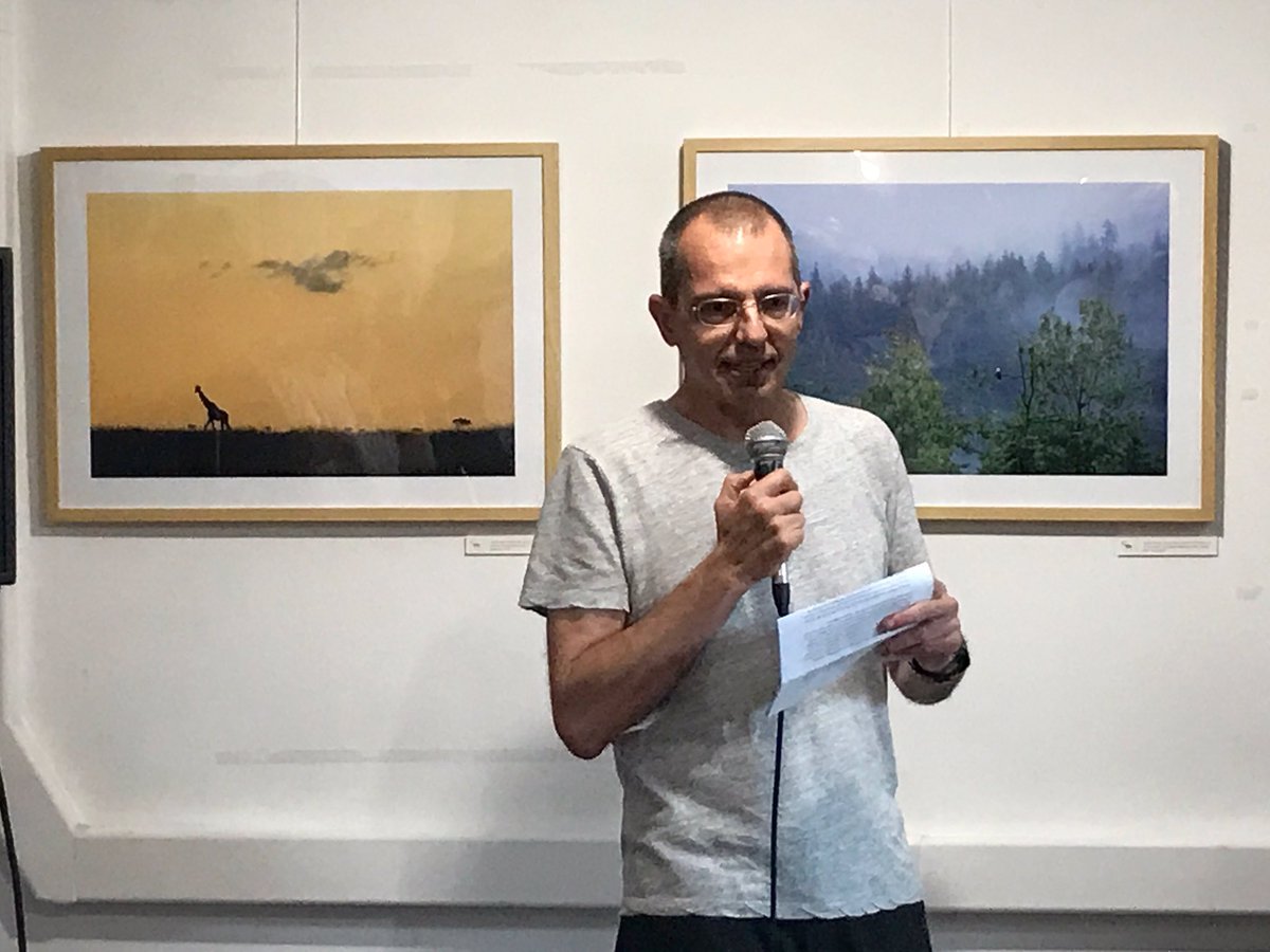 beadalmau7's tweet photo. @oriolalamany a la presentació de la seva exposició #WildClouds al #CasalPereQuart de Sabadell https://t.co/JIKzVrP9Xr