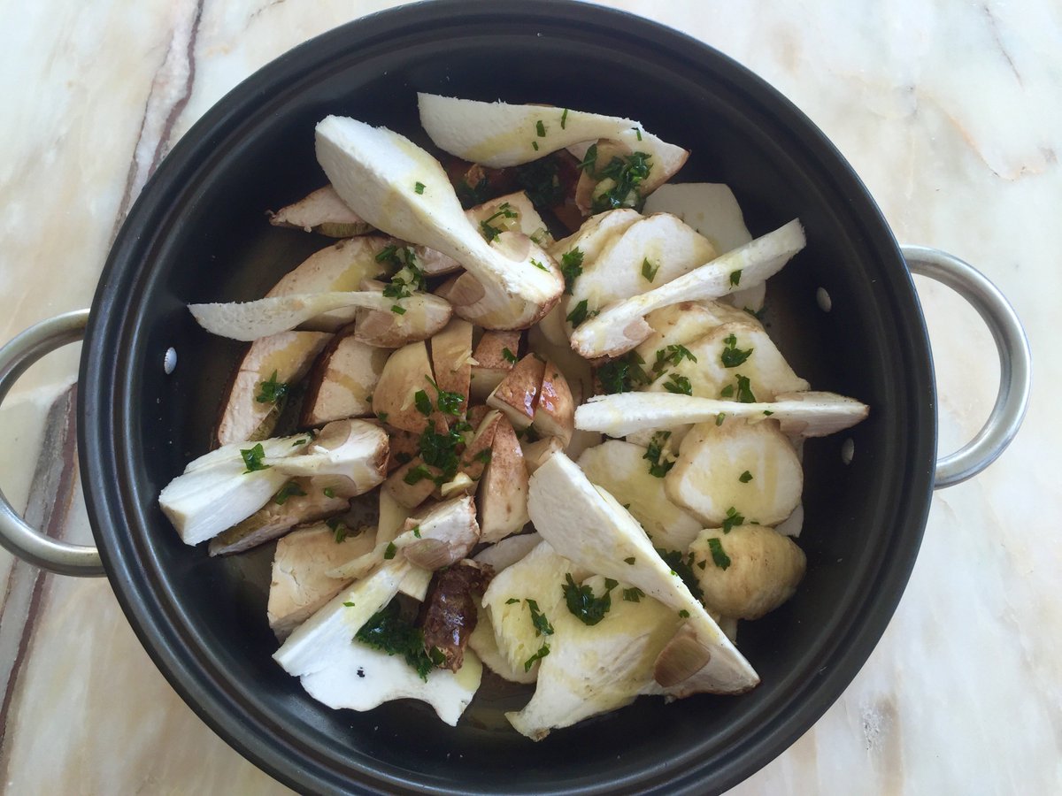 DespensaEmelin's tweet photo. Quieres aprender una manera fácil de conservar las setas? Entra en la Despensa y descúbrela: https://t.co/jSizvIG8Re #boletus #recetas https://t.co/8meOQb5RWh