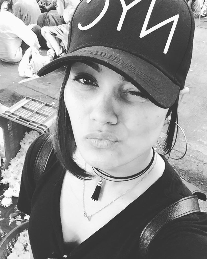 Snooh's tweet photo. Hey there, Saturday.. don't be shady yo! #haveagreatday #instpost #sne #nyc #dowhatyoulove #live #love #run #donts… https://t.co/YiO5tZ2ygn https://t.co/VFVaQpve1I