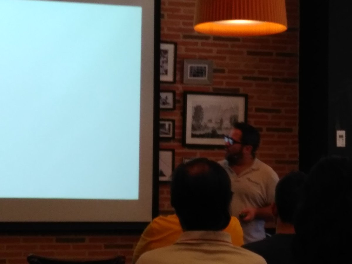 josemmortega's tweet image. El crack @cianitwiter en escena! #xdevmadrid #xamarindevdays