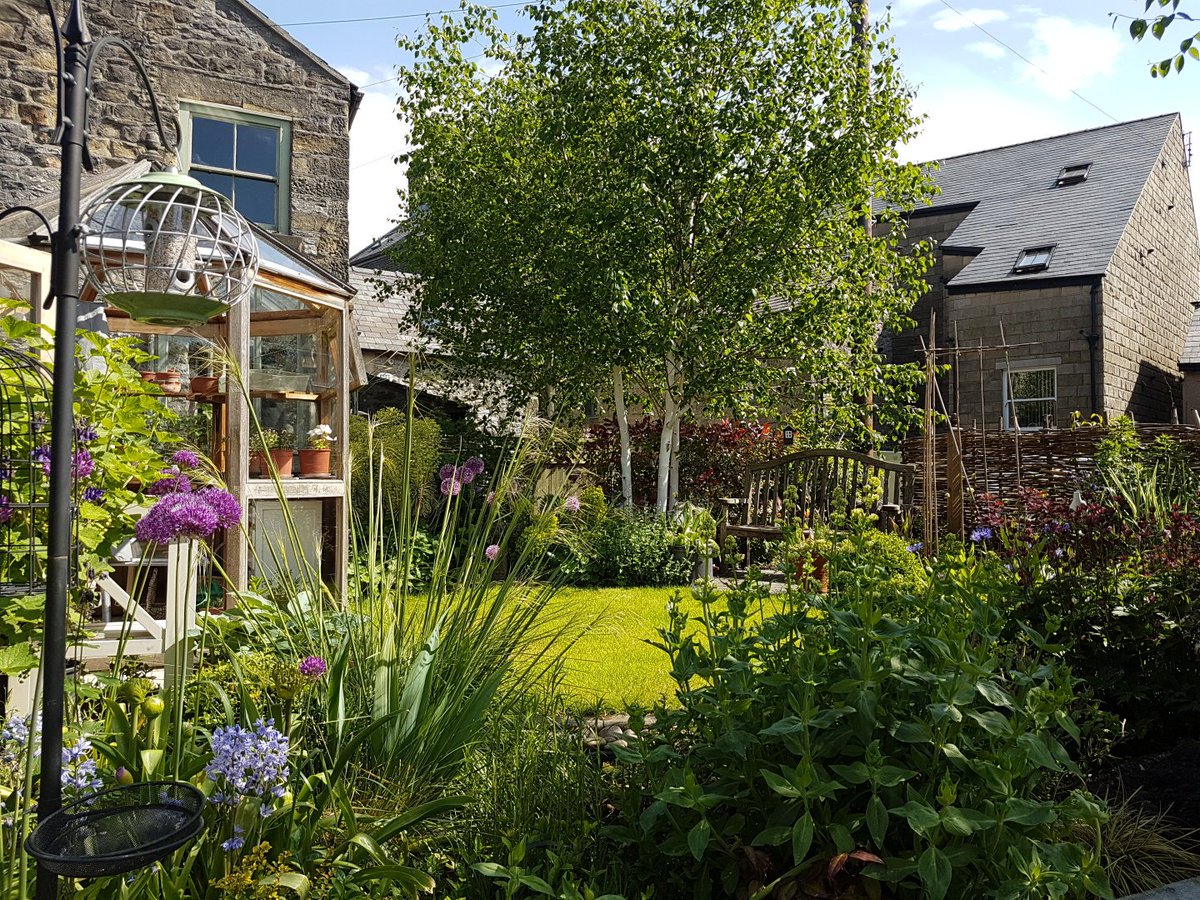 2017Buxton's tweet photo. #Buxton Garden Trail open today &amp; tmrw 10-5. This is garden 7 - looks gorgeous even in the rain! @buxtontownteam @vpdd @discoverbuxton https://t.co/iUDHTVEqRp