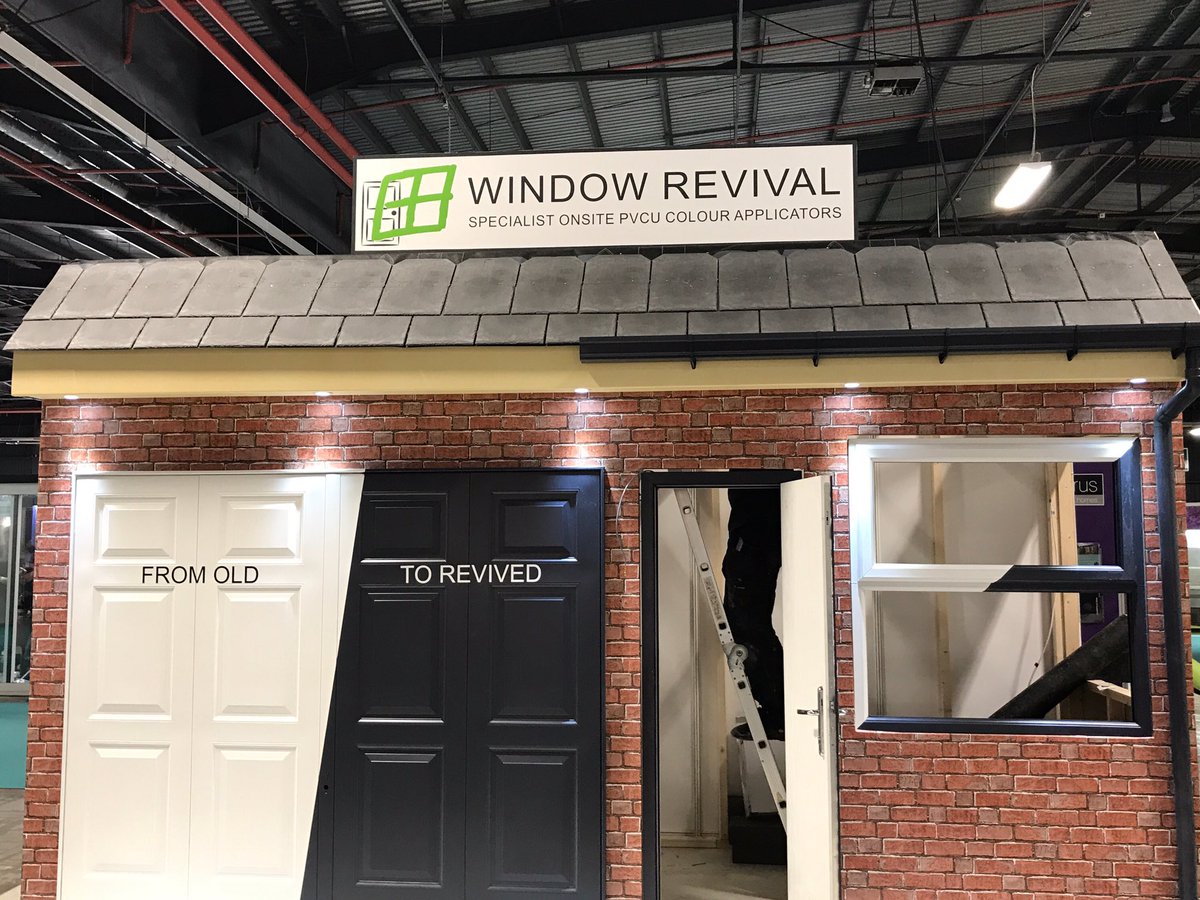 Our 3rd day at the #idealhomeshow and it has been great #upvc #lovemanchester 🐝