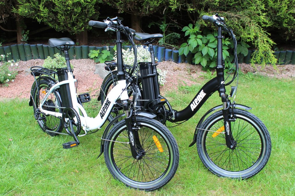 AlpineEbikes's tweet photo. Nice article why the Alpine Compact folding ebike is one of the best around https://t.co/oJD2g27fru #ebike #electricbike #foldingbike #bike https://t.co/8WmwrKrZTD