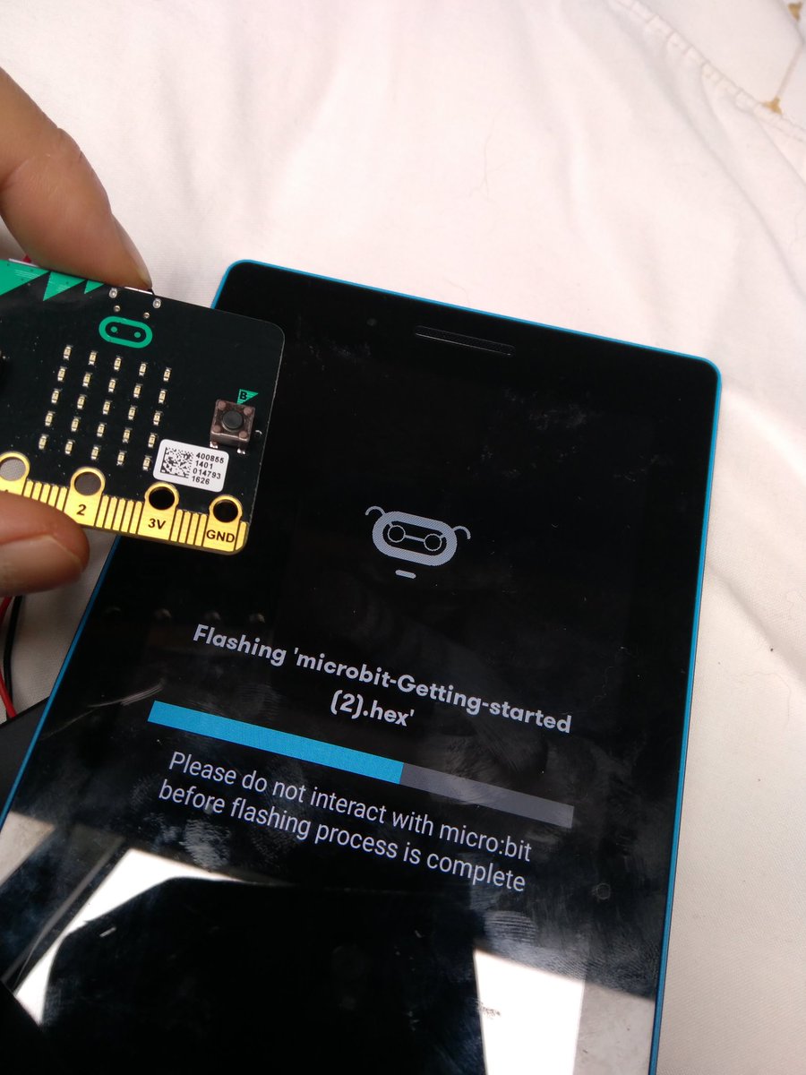 concreted0g's tweet photo. Lazy lie in @microbit_edu ing with my daughter. #geekyweekend #microbit https://t.co/XyFoTcZELO