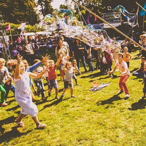 ColoredMonkeys's tweet photo. #monkeyville @ #deventerstadsfestival. 19 augustus worden alle apenstreken en bananen uit de kast gehaald voor jong en oud! #bananas #monkey https://t.co/e6Of7E492j