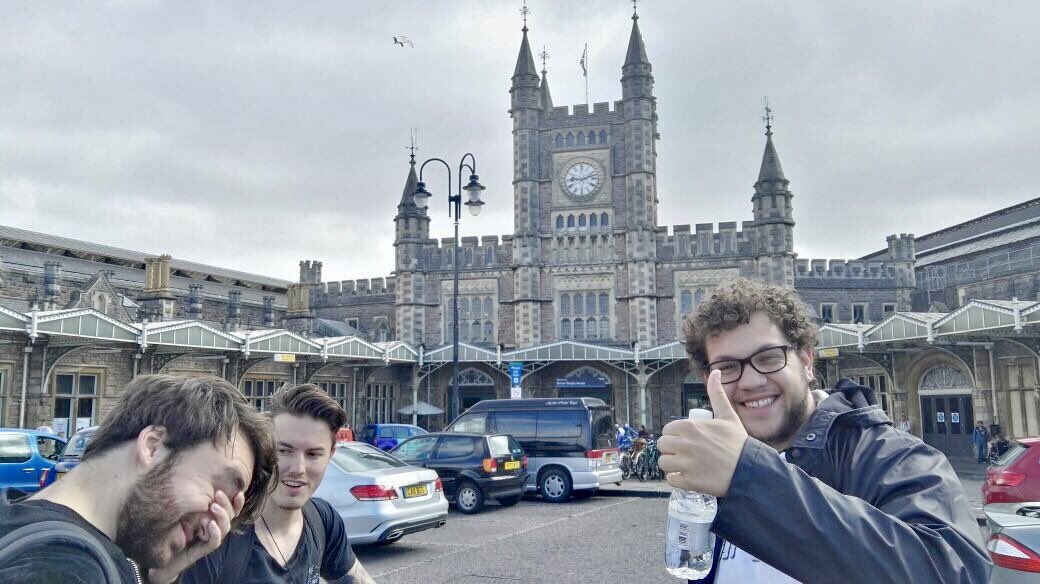 About to take the train from Bristol to Manchester. Pics taken by Paparazzi Dad 😛📷 https://t.co/JxrlcIr12G