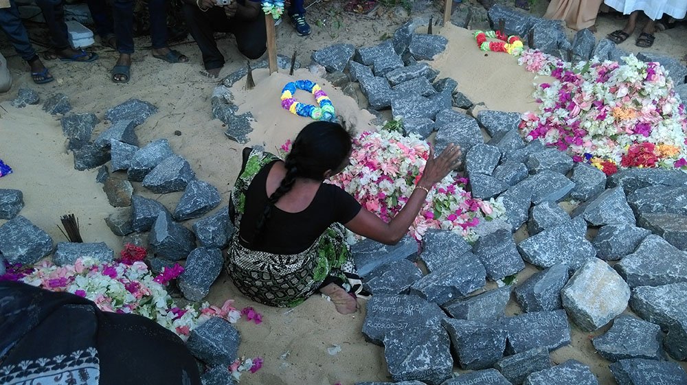 vikalpavoices's tweet photo. @MaithripalaS “එල්ටීටීඊ ලේබලය ගසා සිය ආදරණීයන් සැමරීම වළක්වන්න බැහැ” #HRCL https://t.co/9W2u8wt37f #srilanka #lka #Reconciliation @ctfsl https://t.co/M3NivBiIHN