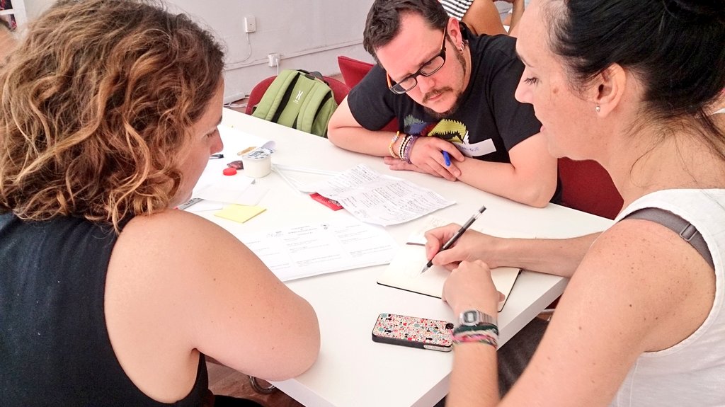 kubikbcn's tweet photo. 3,2,1... ¡Empezamos! #Changemakers conociéndose por equipos y compartiendo el trabajo hecho en casa 😉 #TrackingPlastics #CircularDesign ♻ https://t.co/Oq67nXkxxY