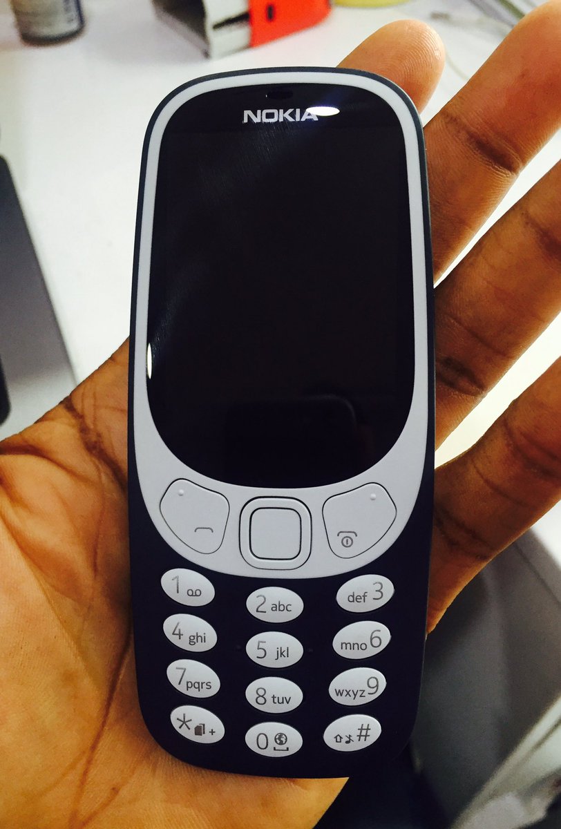 Countvalik's tweet photo. Rebranded #Nokia3310 
Awesome @nokiamobile 👍🏿👍🏿 #Nokia3310 https://t.co/ztUNiFgPzf