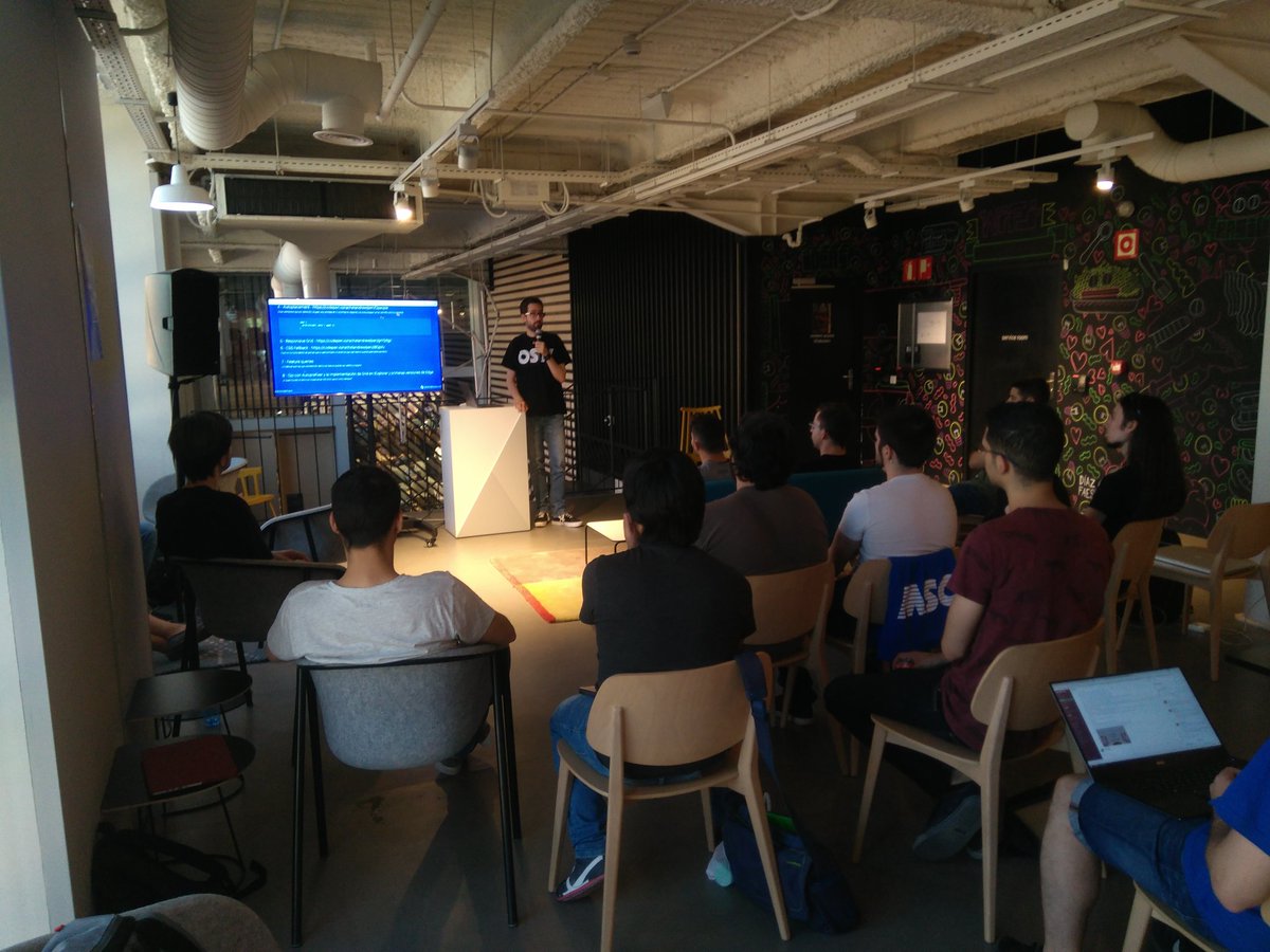os_weekends's tweet image. @IgnaciodeNuevo hablando de #gridCSS. Super interesante!!
