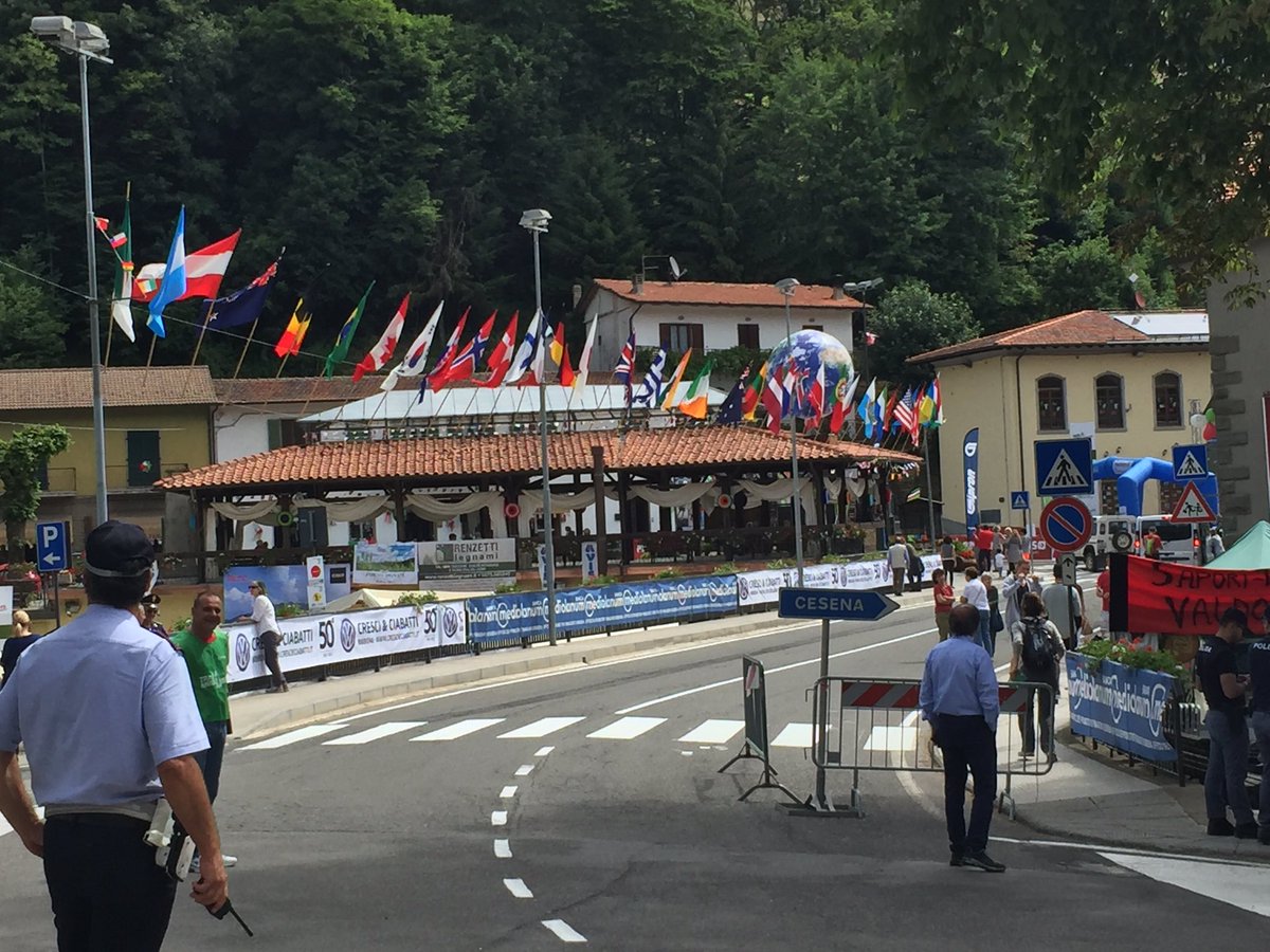 TerritorioTrail's tweet photo. Badia Prataglia se prepara para recibir a los campeones! #TrailWC17 https://t.co/VhVNtypGKo