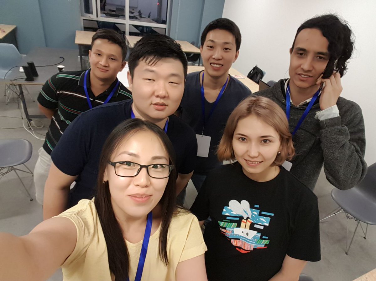 Pandora_Selena's tweet photo. We are at #mediahackathon2017 #brainstormingwtf #HardWorking Thanks for giving us the extreme work #madweekends ๐ https://t.co/3wV8Of1aCs