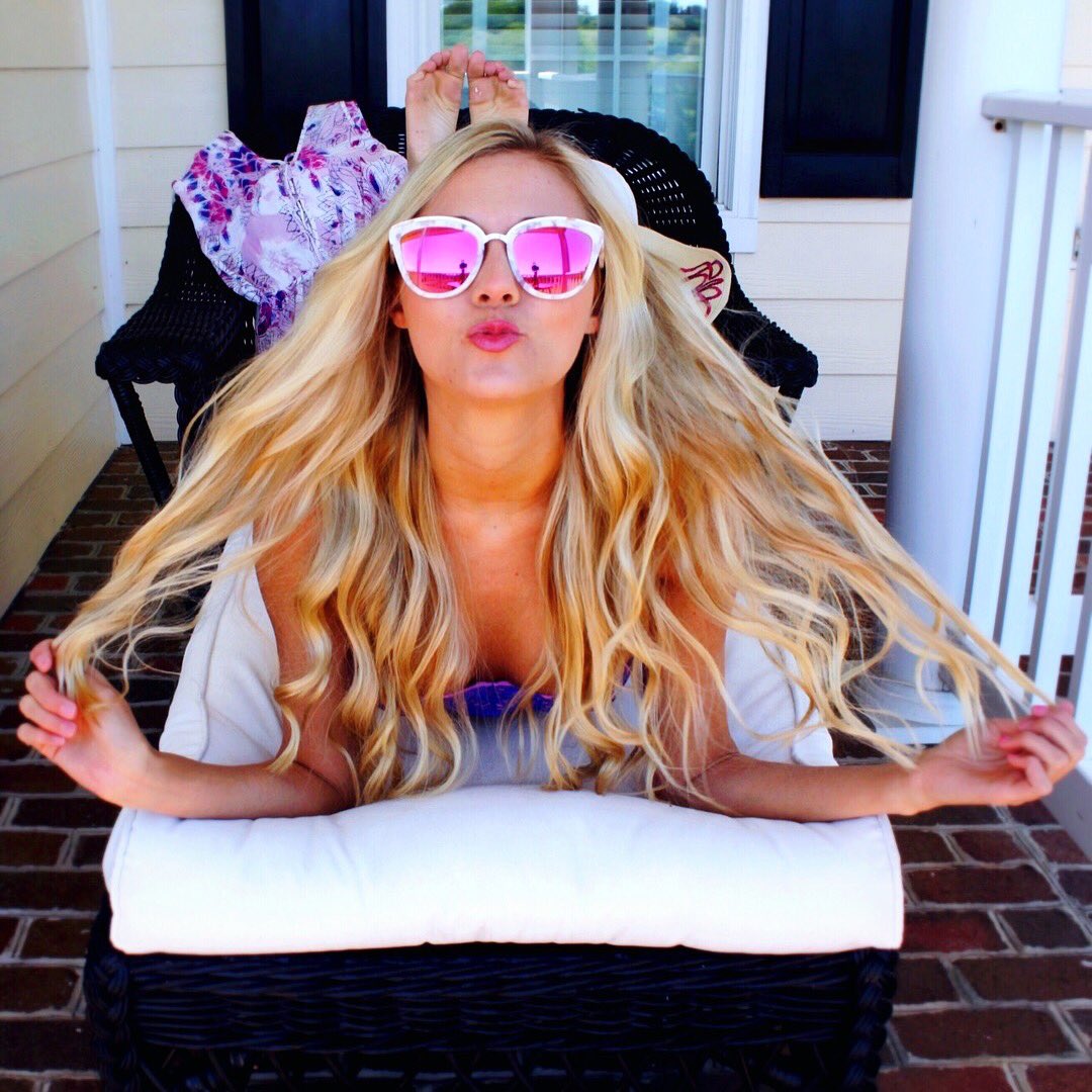 diffeyewear's tweet photo. Pretty in Pink.💕✌️🌷💋
📸: @SessionsWStess 
Frame: Rose Pink Pearl - Pink Mirror Lens
#DIFFeyewear #makeaDIFFerence https://t.co/13iYvSZYuh