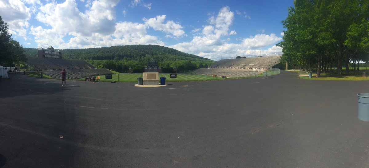 JimRobertsonQB's tweet photo. Big thanks to @LehighFootball @Scott_Brisson for having @FDUFootball at Camp last night! #SpreadTheCu17ure #BEaDEVIL #PA2NJ https://t.co/IXgmKTVz7h