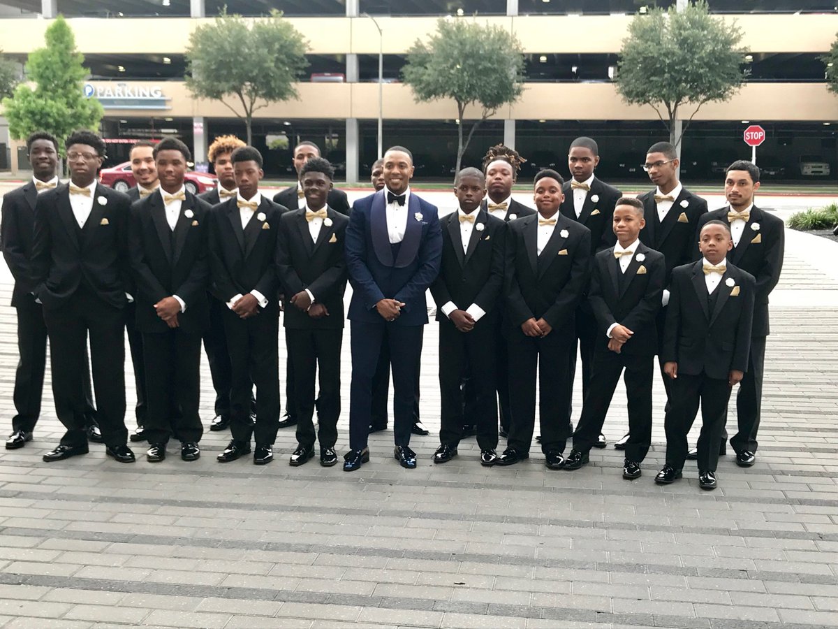 etinglesr's tweet photo. Had a blast at the Chauncy Glover Project Gala last night! Breaking The Chains. Breaking The Cycle! #CgpGents #HISD @abc13houston #Mentors https://t.co/twniNBTVMK