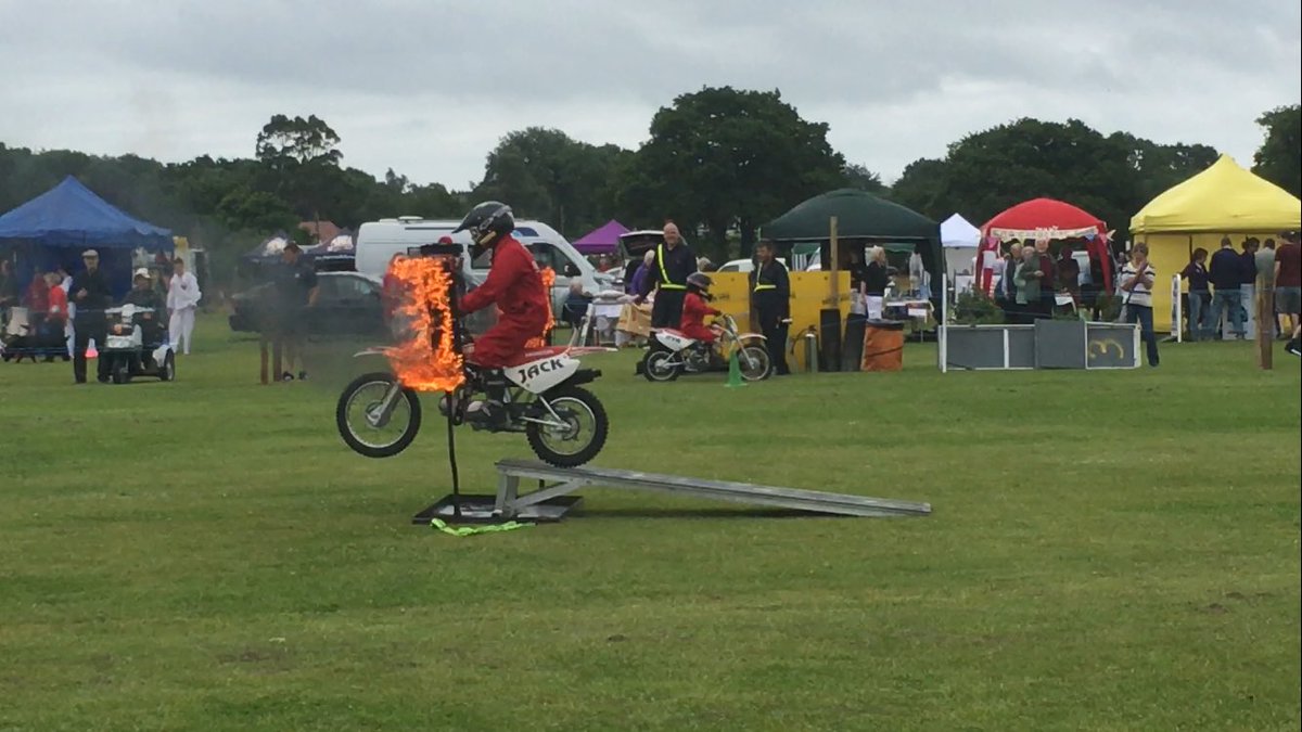 BethanyDiamond4's tweet photo. Show no.2 Corfe Mullen, me and my brother Jack riding together @KawasakiMXCoach @Maxxis_Tyres @UKTeamGreen @ https://t.co/1aU5wKmZMJ