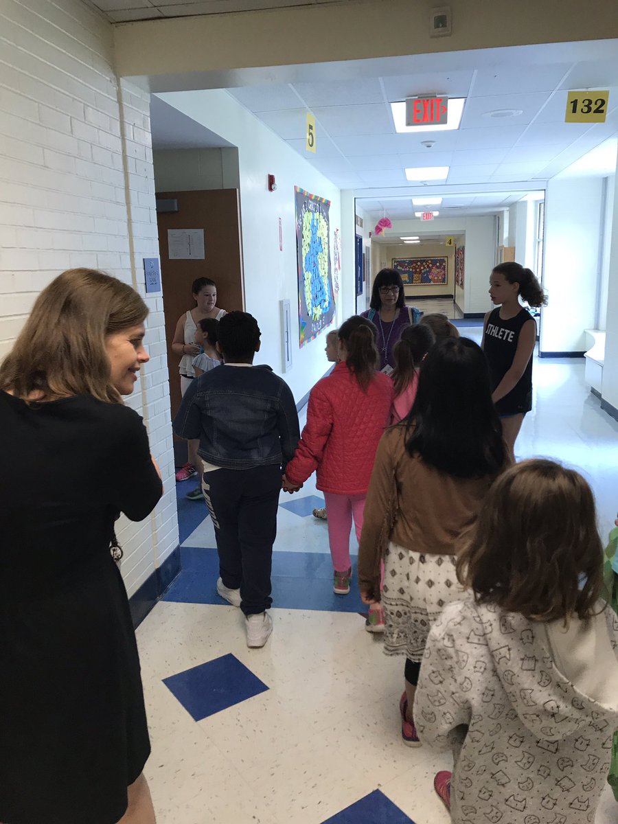 ParkerFarmsES's tweet photo. Our future 3rd Gr Ss visited PF this week! We are so excited to have some new family members! 💙👍🏻🐾🐶 #lotsofsmilingfaces https://t.co/D8Ku1MTIRu