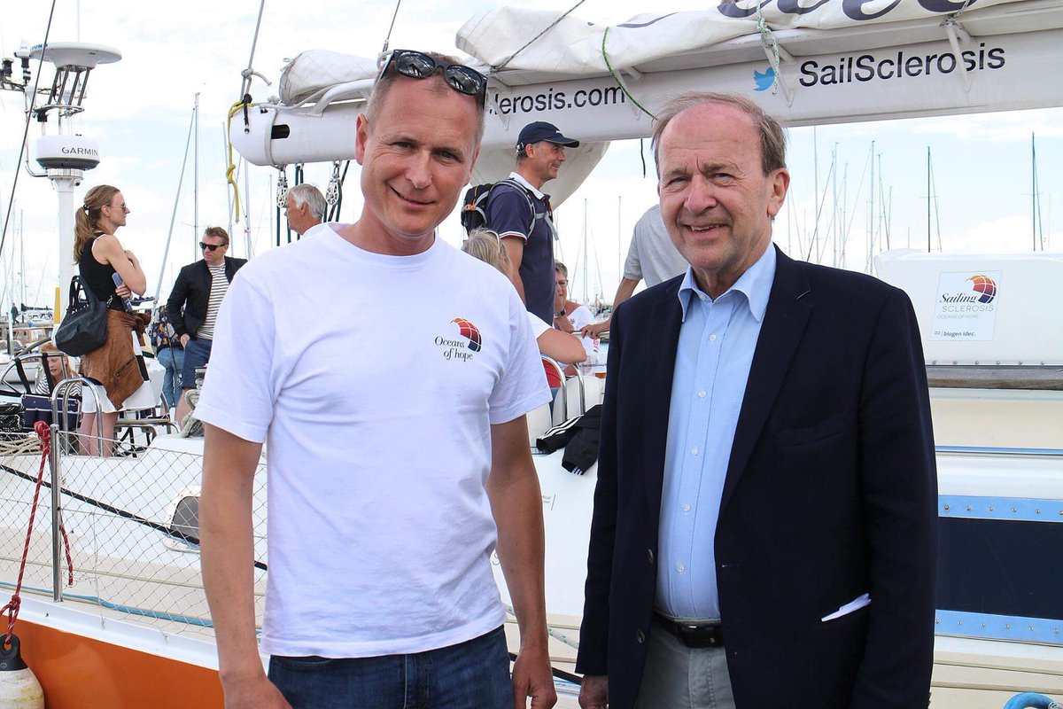 OceansofHope's tweet photo. Tak til borgmester Hans Toft for at kigge forbi og høre om sejlcentret #WeAreOceansofHope #UdiVerdenIndiLivet https://t.co/dR4OlgGcsR