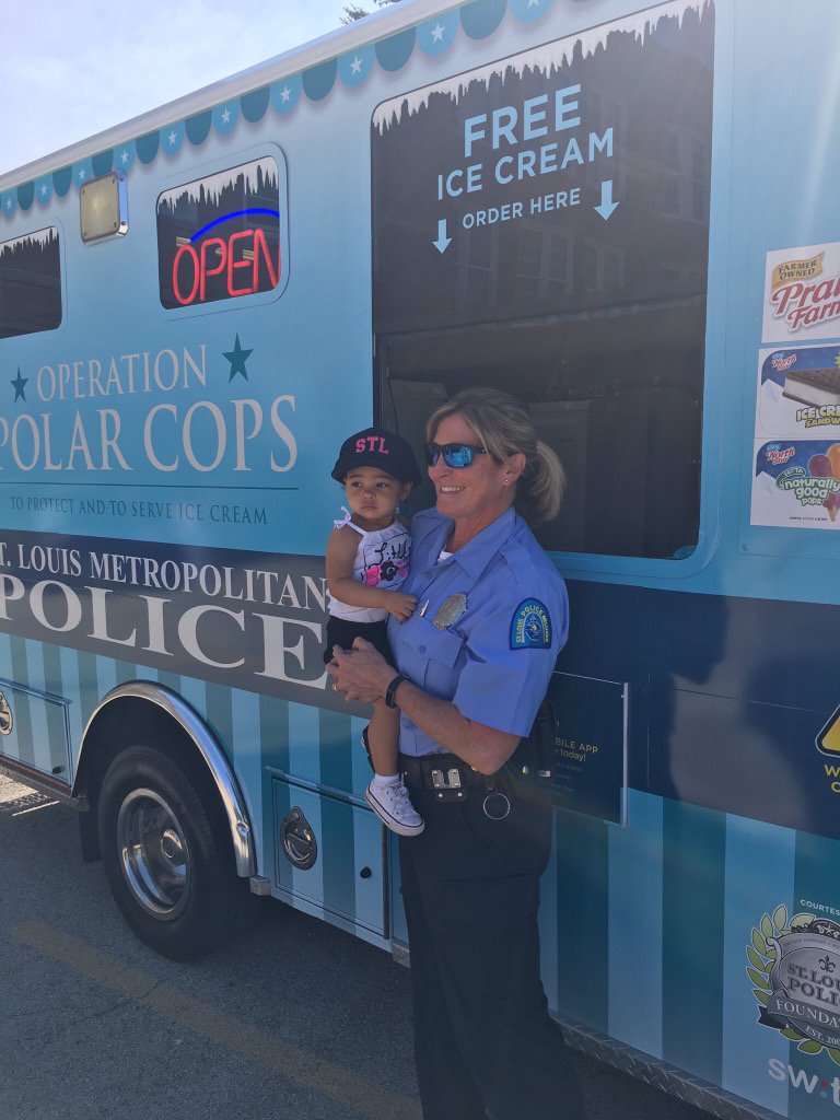 Burt_MO's tweet photo. #SaturdaySmile
#OperationPolarCops
#SeeaCopThankaCop
#BlueLvesMatter
#Respect 💙🤝❤️ https://t.co/j3JiD8ZHvc