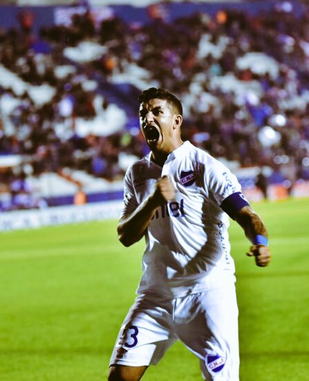 TDC1899's tweet photo. ¡NO TE VAYAS CAPITÁN!🔴⚪🔵 https://t.co/dgYGtqPCZJ
