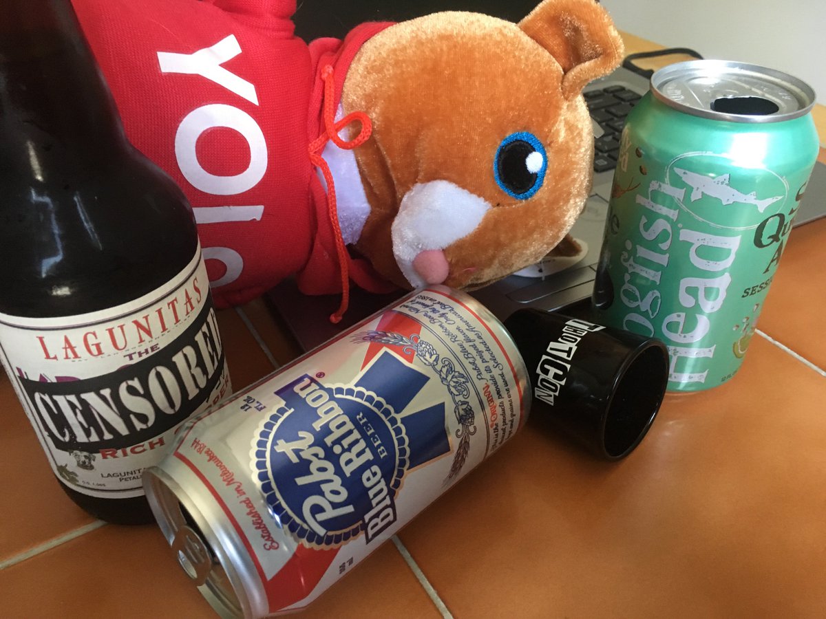 SecYoloBear's tweet photo. HAY #CircleCityCon WHAT ARE YALL DOING UP THIS EARLY?!? LEMME POP SOME 'WAKEUP PILLS' I GOT FROM HOBO AT #DUMPSTERCON AND ILL BE RIGHT DOWN https://t.co/umdv1ITeXP