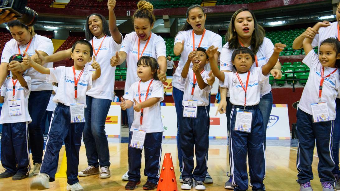 Atletas Jóvenes es una manera divertida para que los niños y niñas adopten hábitos saludables desde pequeños. Únete y #ActivaTuPoder