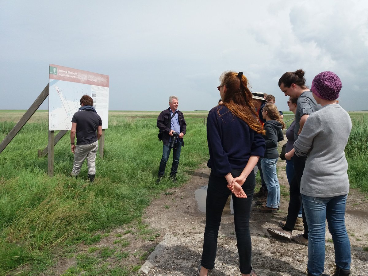 Bosw8erHJ's tweet photo. Altijd inspirerend; met @JanSineZijlstra uitleg geven over kwelderplan en @HolwerdaanZee aan studenten @univgroningen en Univ. Bremen. https://t.co/JcdtcLZyt6