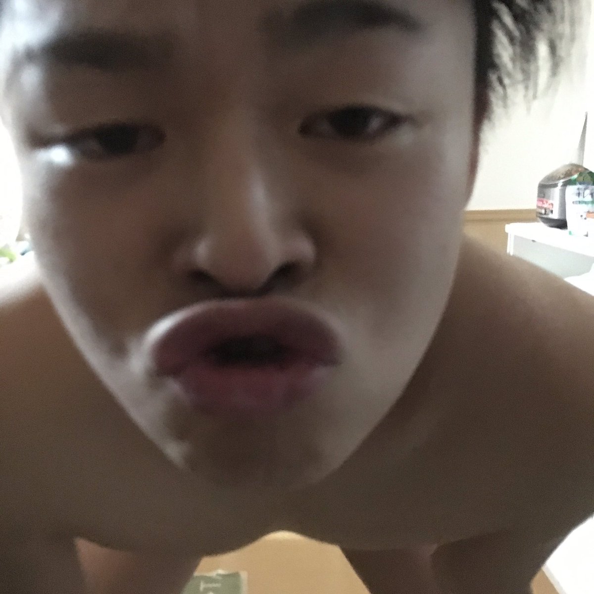 ayachan0619's tweet image. リビングにいるあたしに&quot;好き&quot;と伝えるためにわざわざ風呂から電話かけてきて、あがったら真っ先に近寄ってきてこれ😂もう勢いすごいwwwこの人の行動私一人じゃもう突っ込みきれない😂www

とりあえずパンツを履いてください。