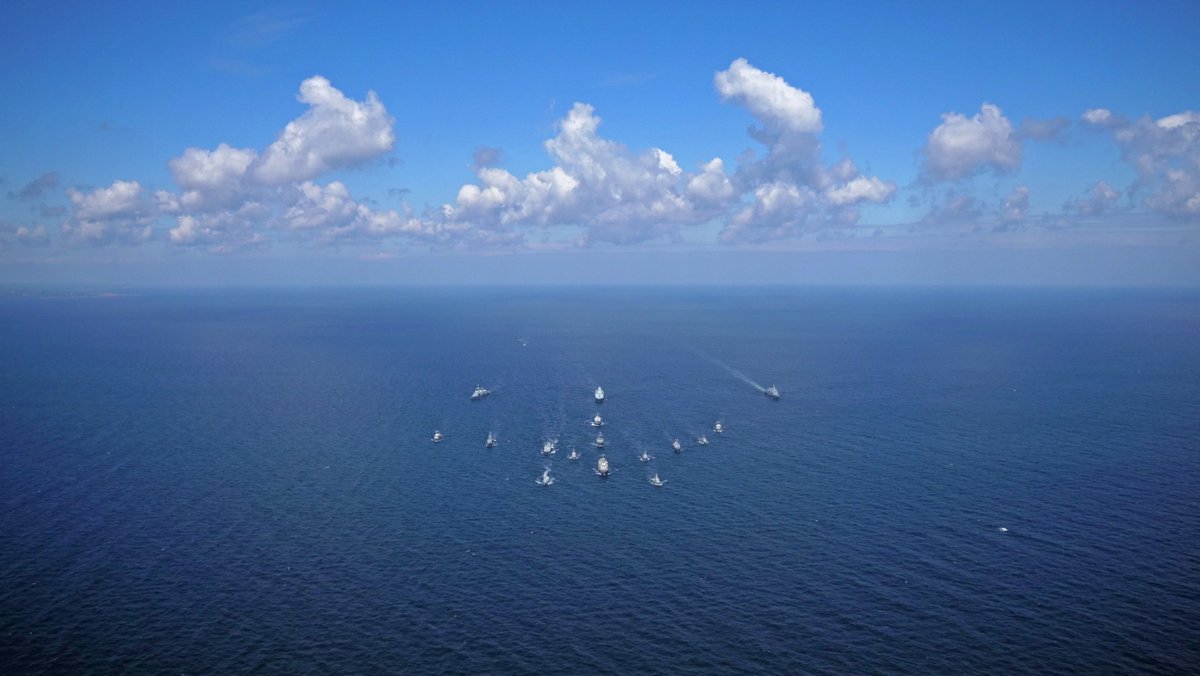 HMS Iron Duke tweet media