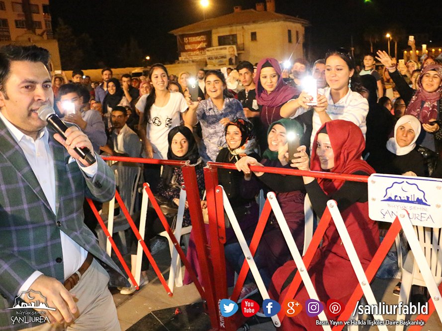 Ramazan Etkinliklerinde sahne alan Abdurrahman ÖNÜL, ilahileriyle Şanlıurfalılara unutulmaz bir gece yaşattı.
<a href="/nihatcftc/">Nihat ÇİFTÇİ</a> <a href="/onulabdurrahman/">Abdurrahman ÖNÜL</a>