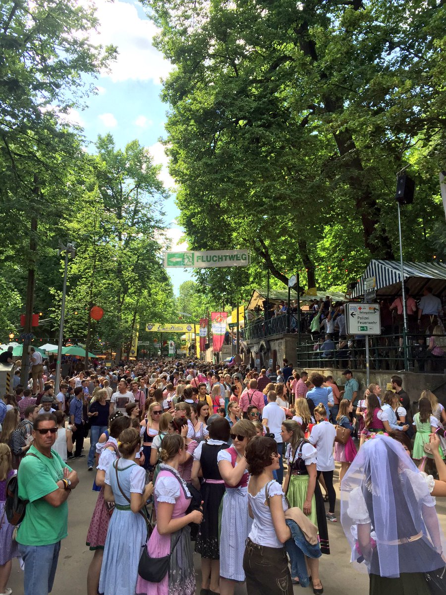 dontcallmekydd's tweet photo. Ziemlich voll hier. #berg17 https://t.co/AjChNSa533