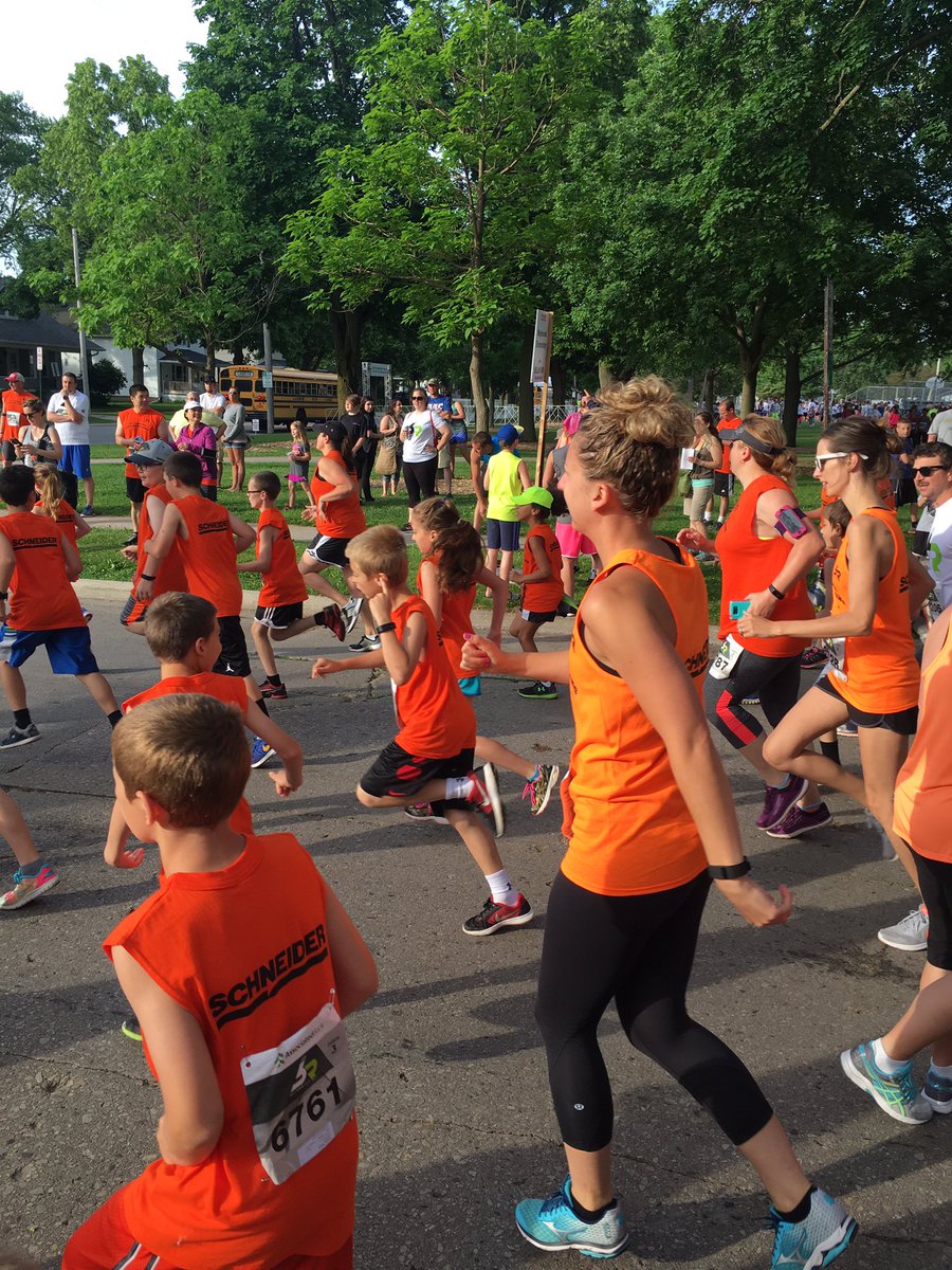 MrsKnetter210's tweet photo. So proud of our Westwood Runners! #Rockonwestwood #runisfun https://t.co/saj1NHNM9P