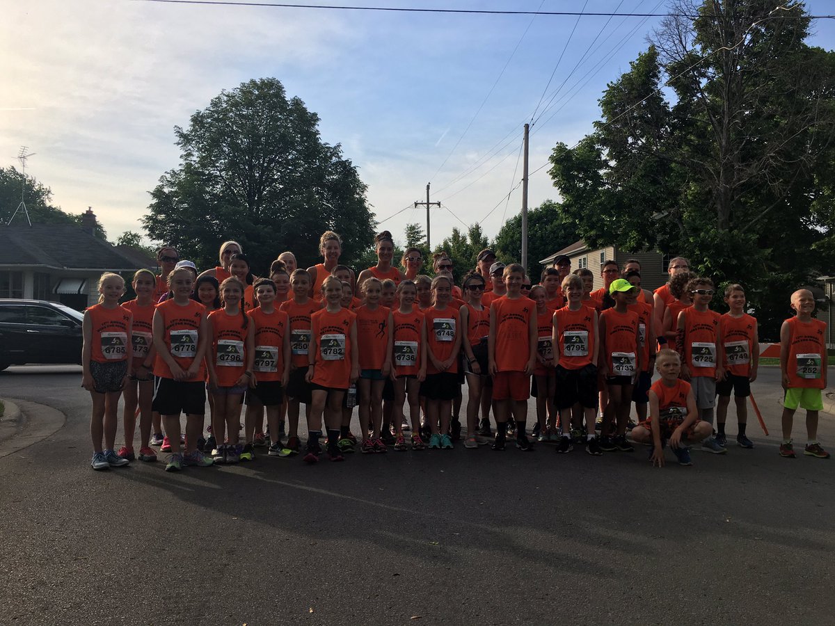 MrsKnetter210's tweet photo. So proud of our Westwood Runners! #Rockonwestwood #runisfun https://t.co/saj1NHNM9P