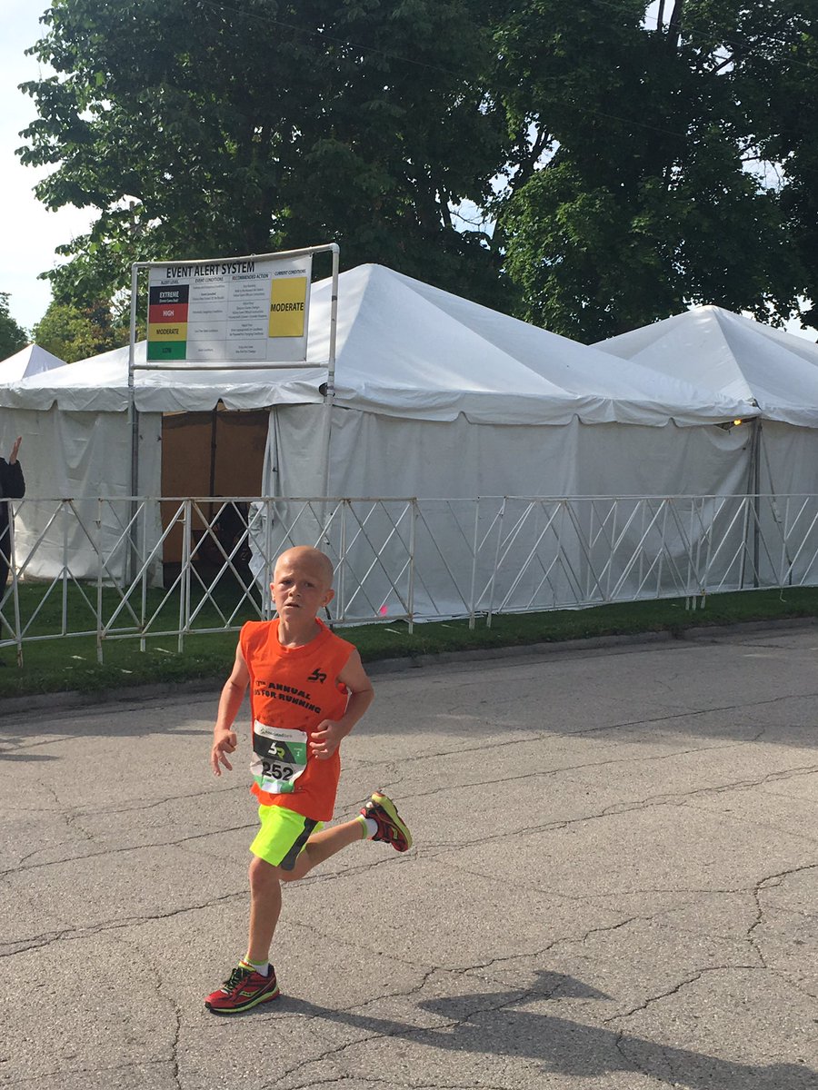 MrsKnetter210's tweet photo. So proud of our Westwood Runners! #Rockonwestwood #runisfun https://t.co/saj1NHNM9P