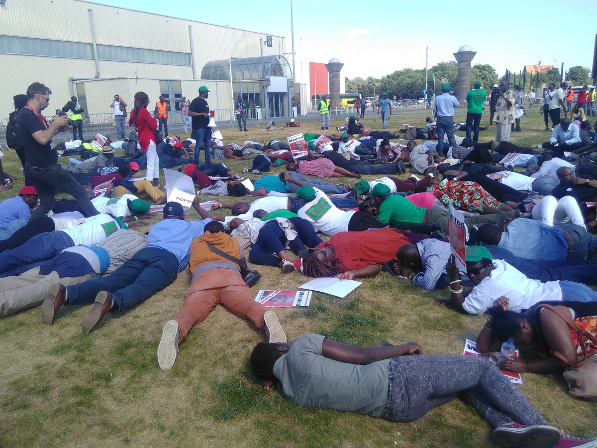 SitinAtRwaHouse's tweet photo. En mémoire des millions de personnes assassinés par #KagameGetOut et ses sbires #RwandaDay2017 #FlandersExpo Gent Belgique https://t.co/EAO4LVdASl